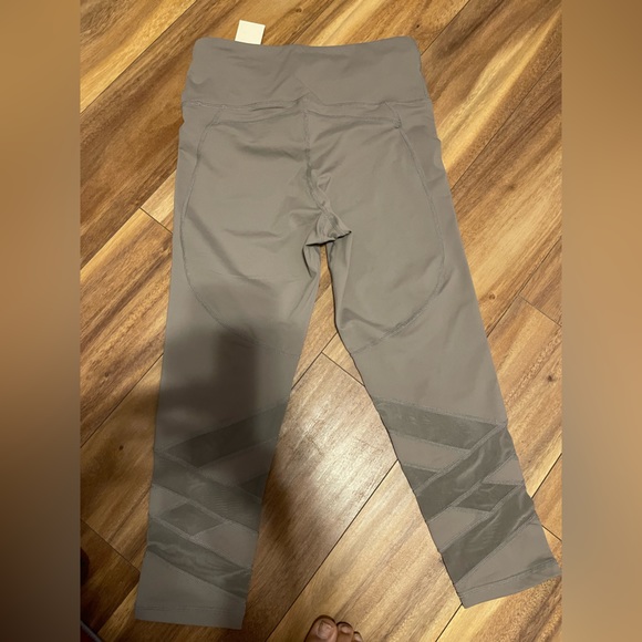 Mono b capri leggings NWT Medium - Picture 1 of 6